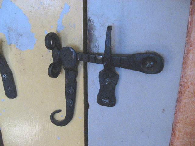 CUPBOARD LATCH